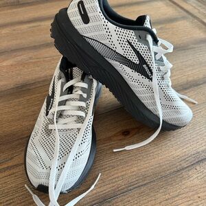 Women’s Brooks Revel 6 running shoes